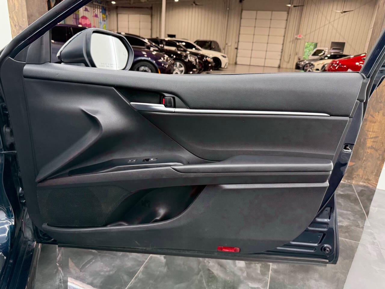 Toyota Camry SE 2020