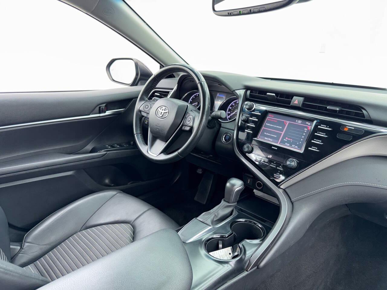 Toyota Camry SE 2020