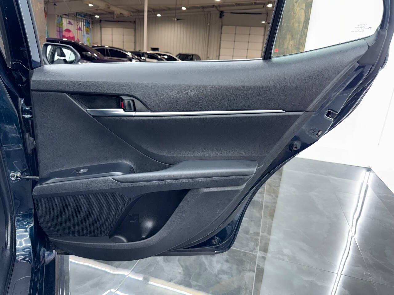 Toyota Camry SE 2020