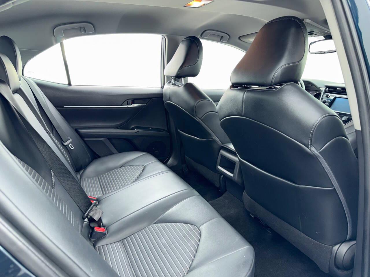 Toyota Camry SE 2020