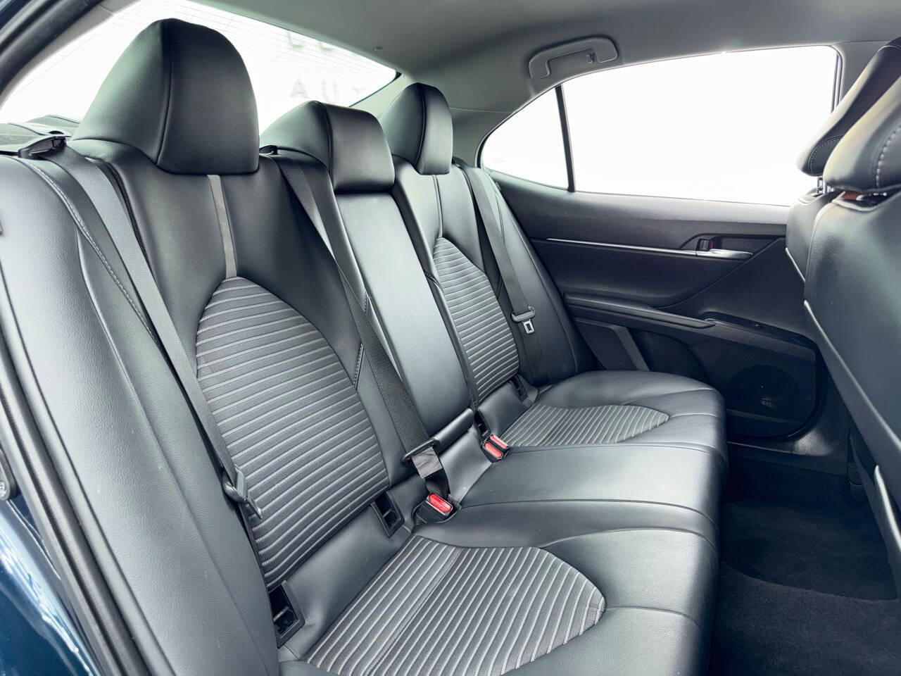 Toyota Camry SE 2020