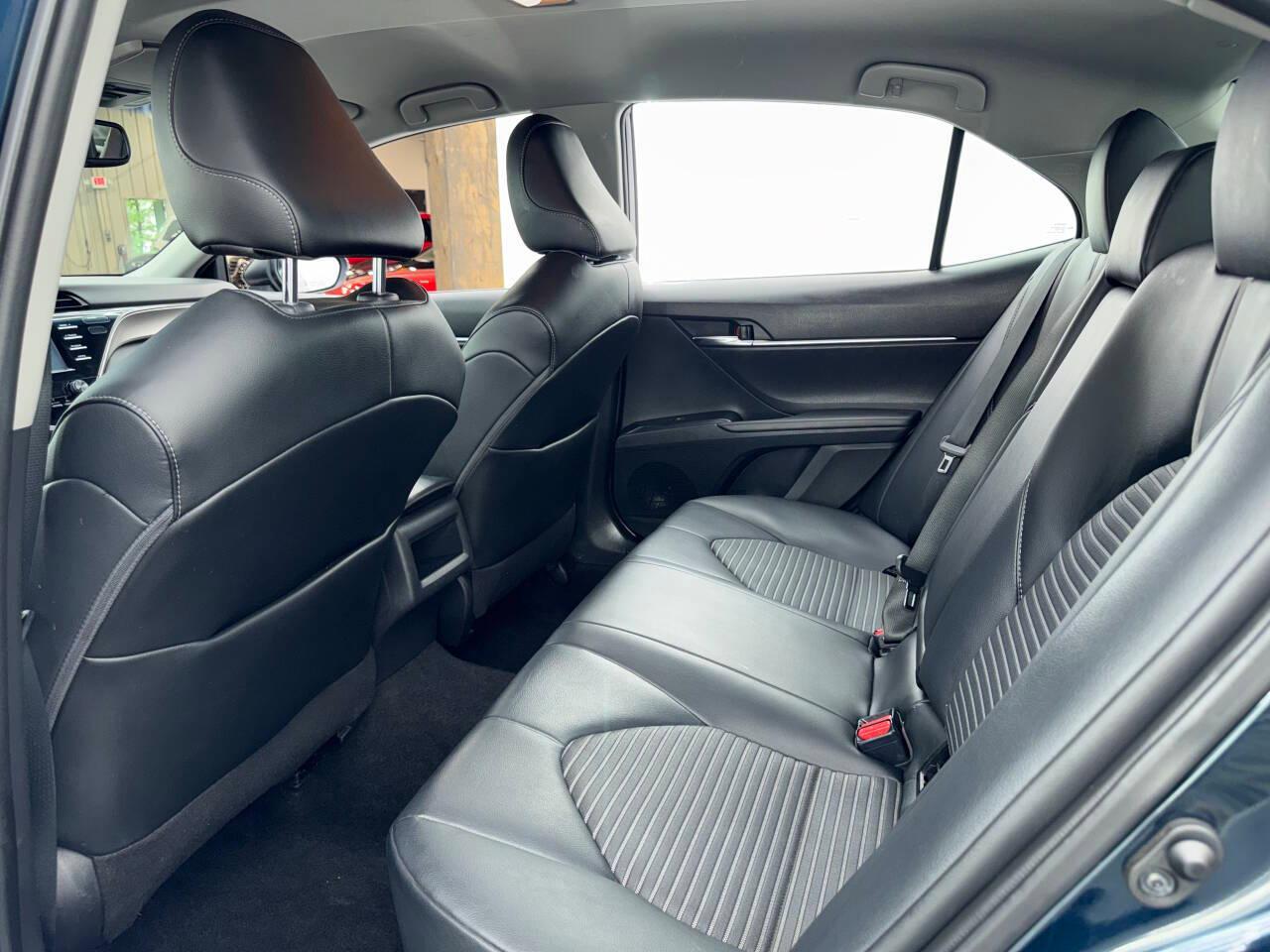 Toyota Camry SE 2020