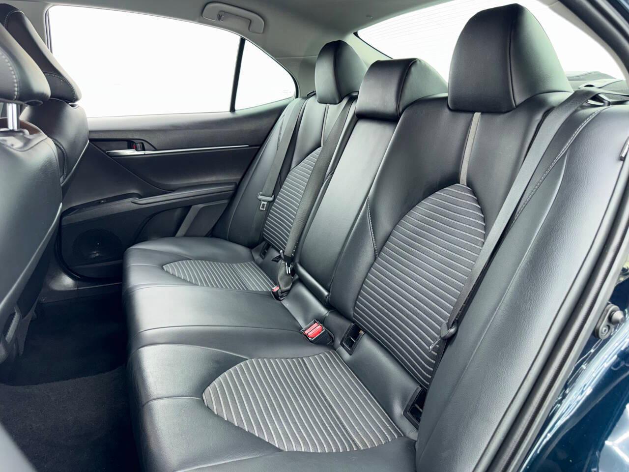 Toyota Camry SE 2020