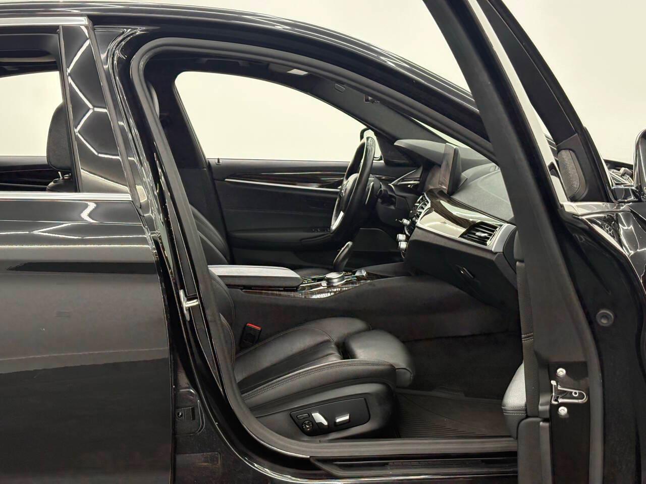 BMW 5-Series 540i 2021
