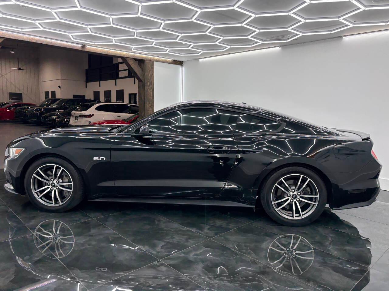 Ford Mustang GT Premium Coupe 2017