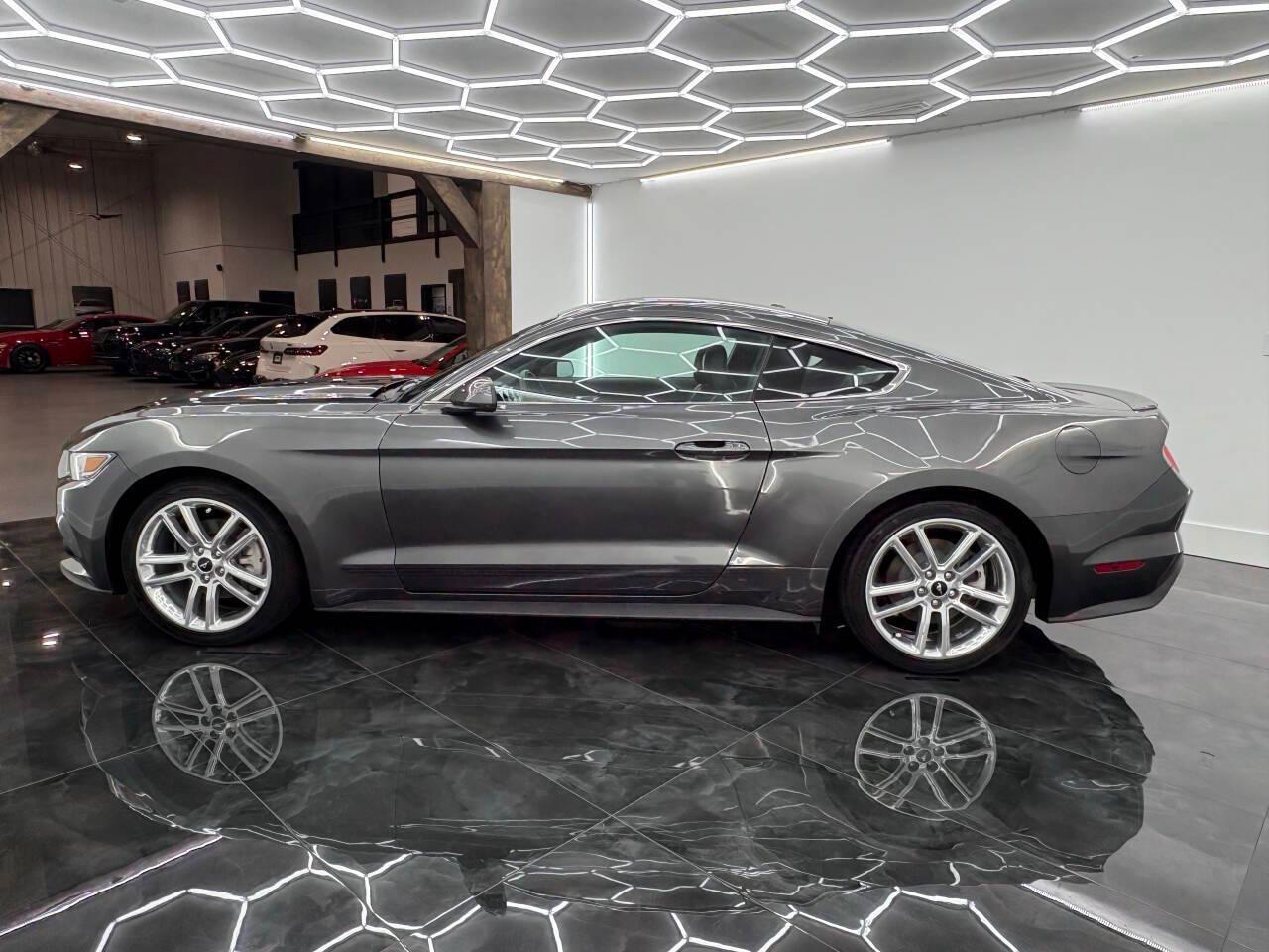 Ford Mustang EcoBoost Coupe 2017