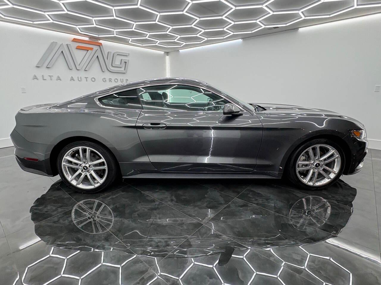 Ford Mustang EcoBoost Coupe 2017