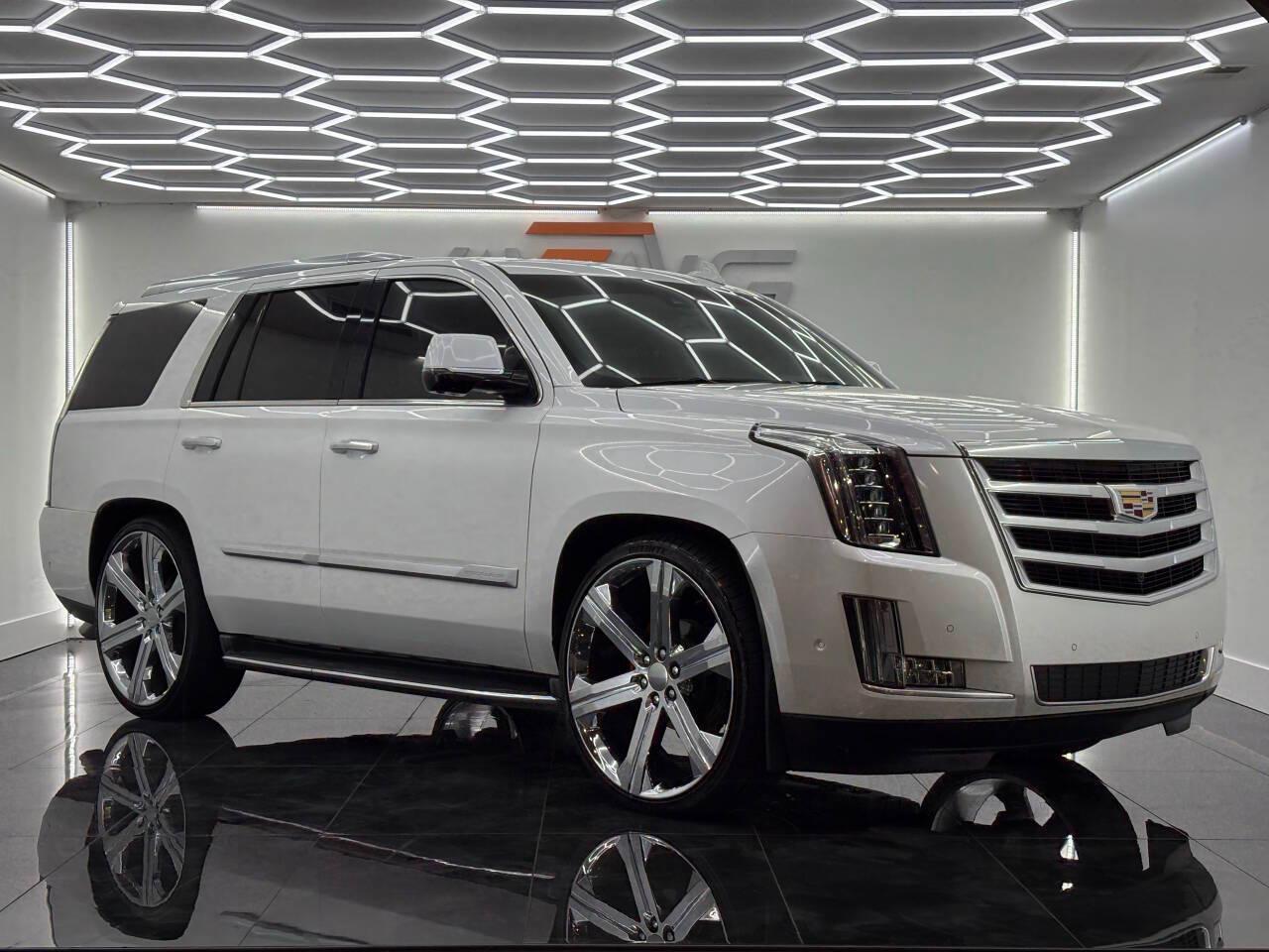 Cadillac Escalade Luxury 2WD 2017