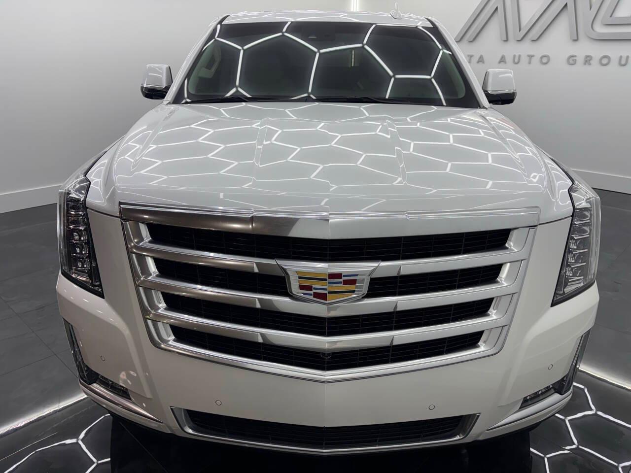 Cadillac Escalade Luxury 2WD 2017