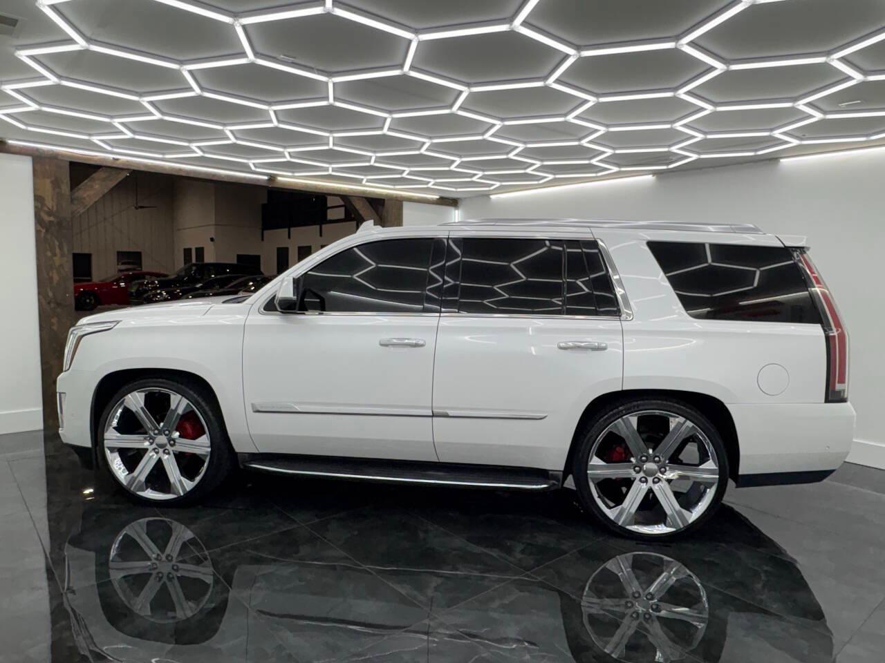 Cadillac Escalade Luxury 2WD 2017