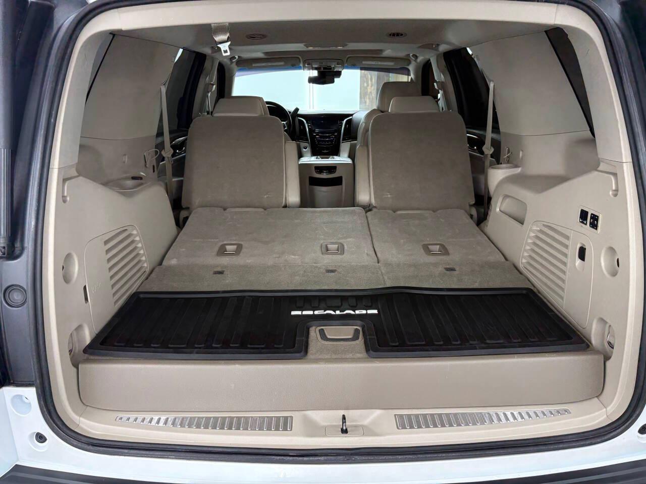 Cadillac Escalade Luxury 2WD 2017