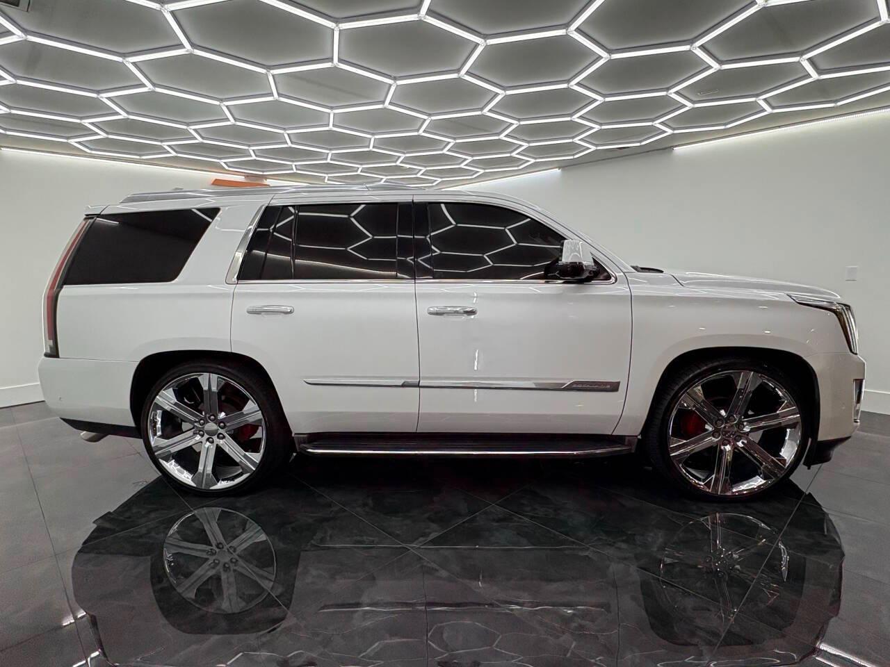 Cadillac Escalade Luxury 2WD 2017