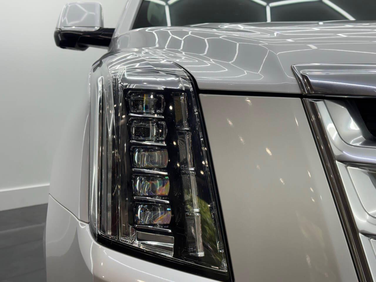 Cadillac Escalade Luxury 2WD 2017