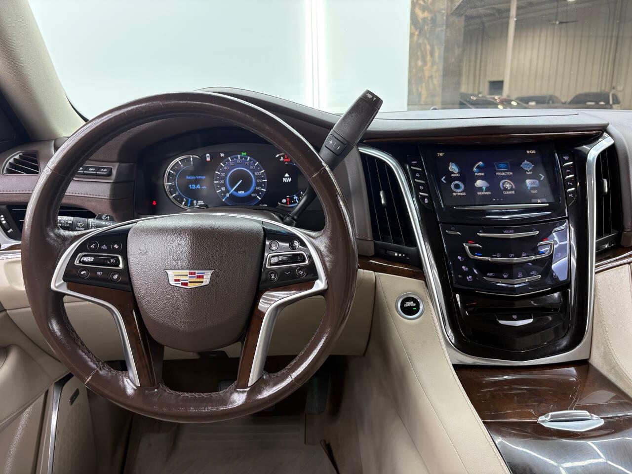 Cadillac Escalade Luxury 2WD 2017
