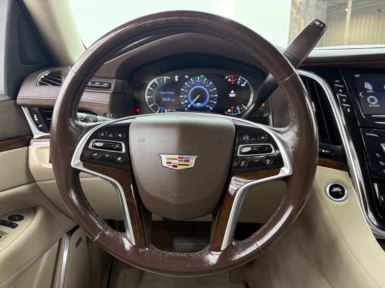 Cadillac Escalade Luxury 2WD 2017