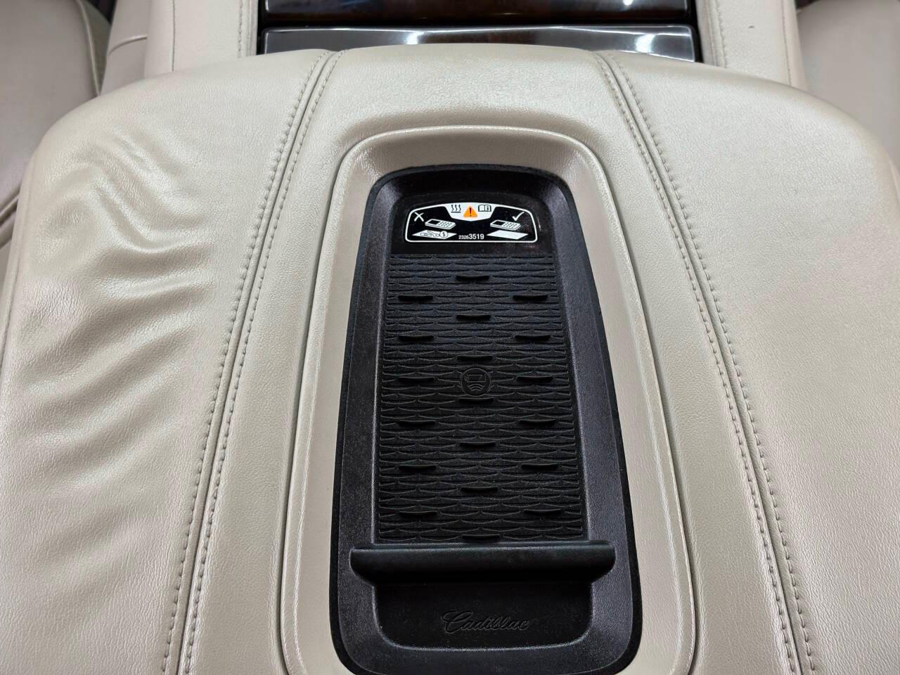 Cadillac Escalade Luxury 2WD 2017