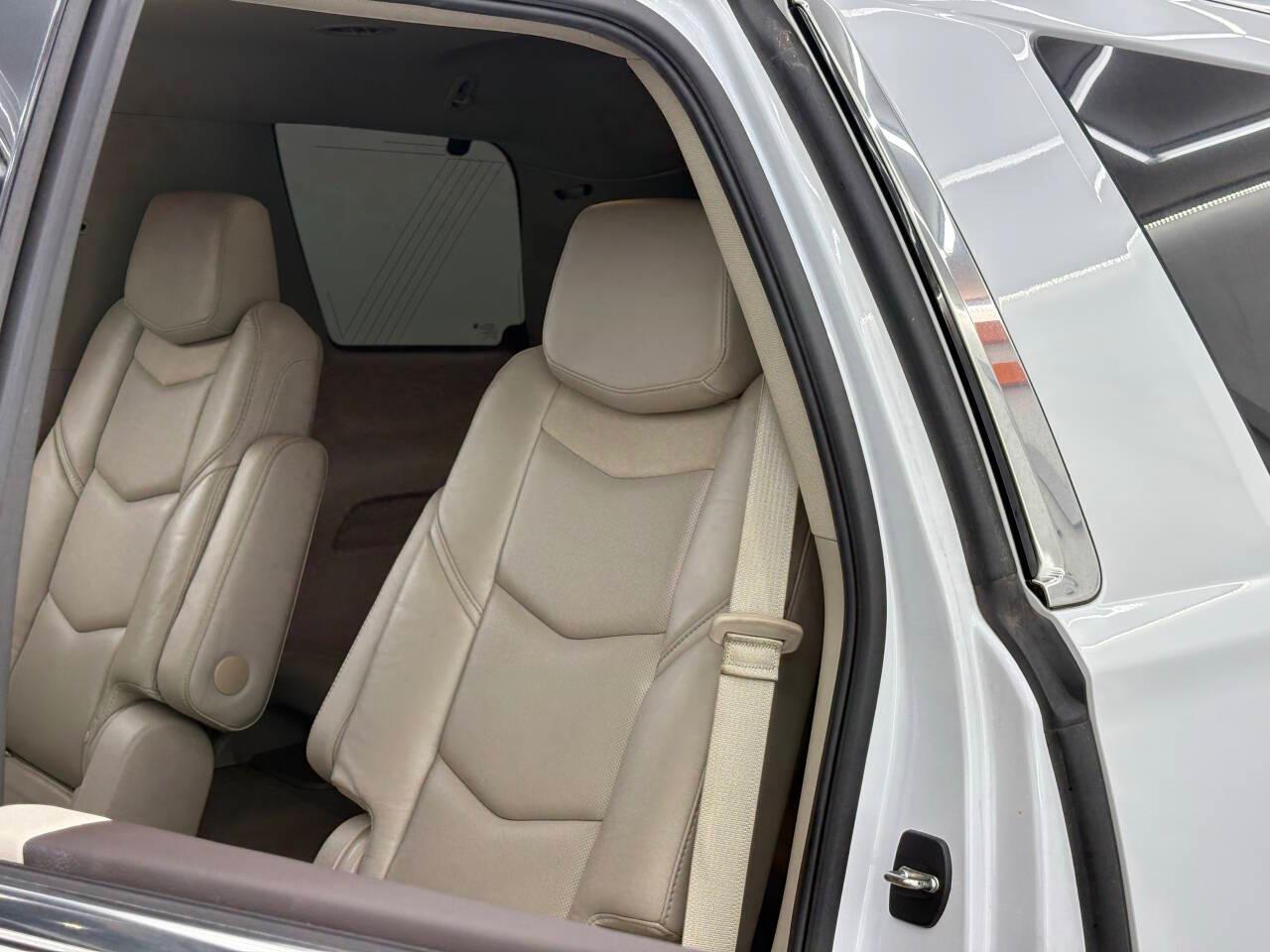 Cadillac Escalade Luxury 2WD 2017