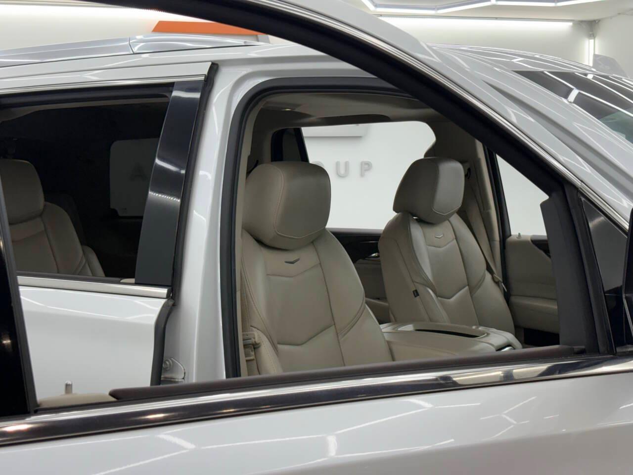 Cadillac Escalade Luxury 2WD 2017