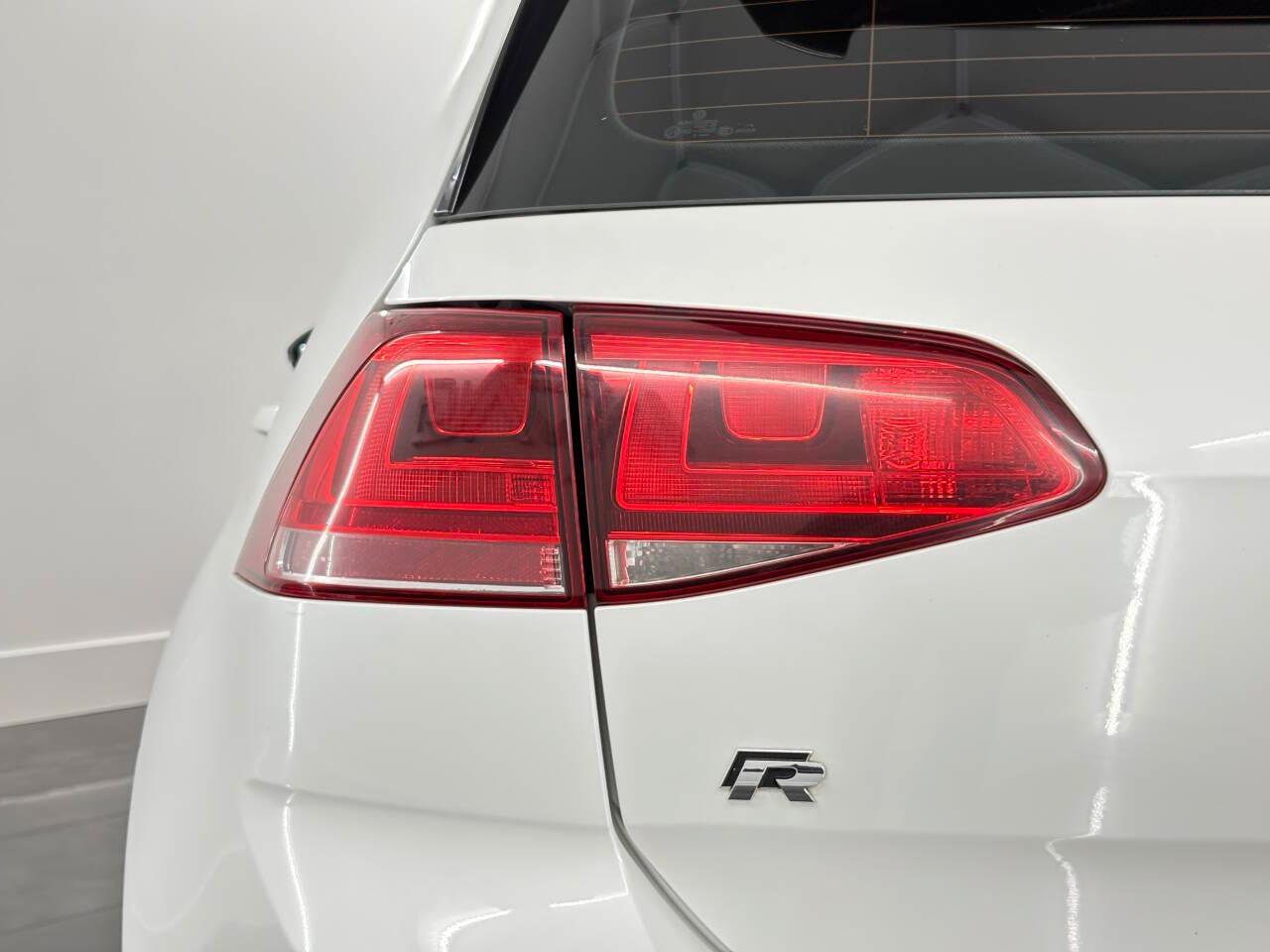 Volkswagen Golf R Base 2016
