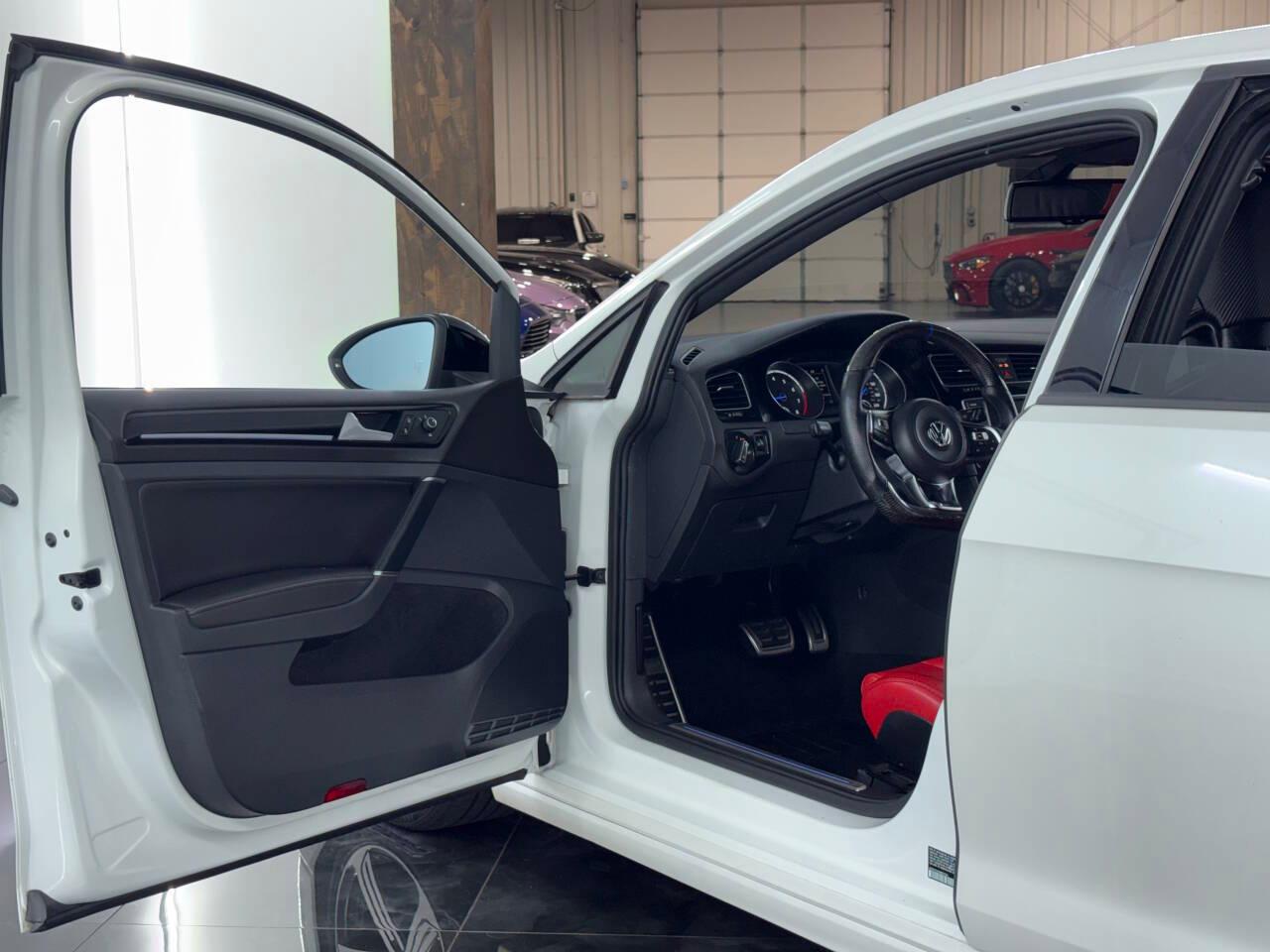 Volkswagen Golf R Base 2016