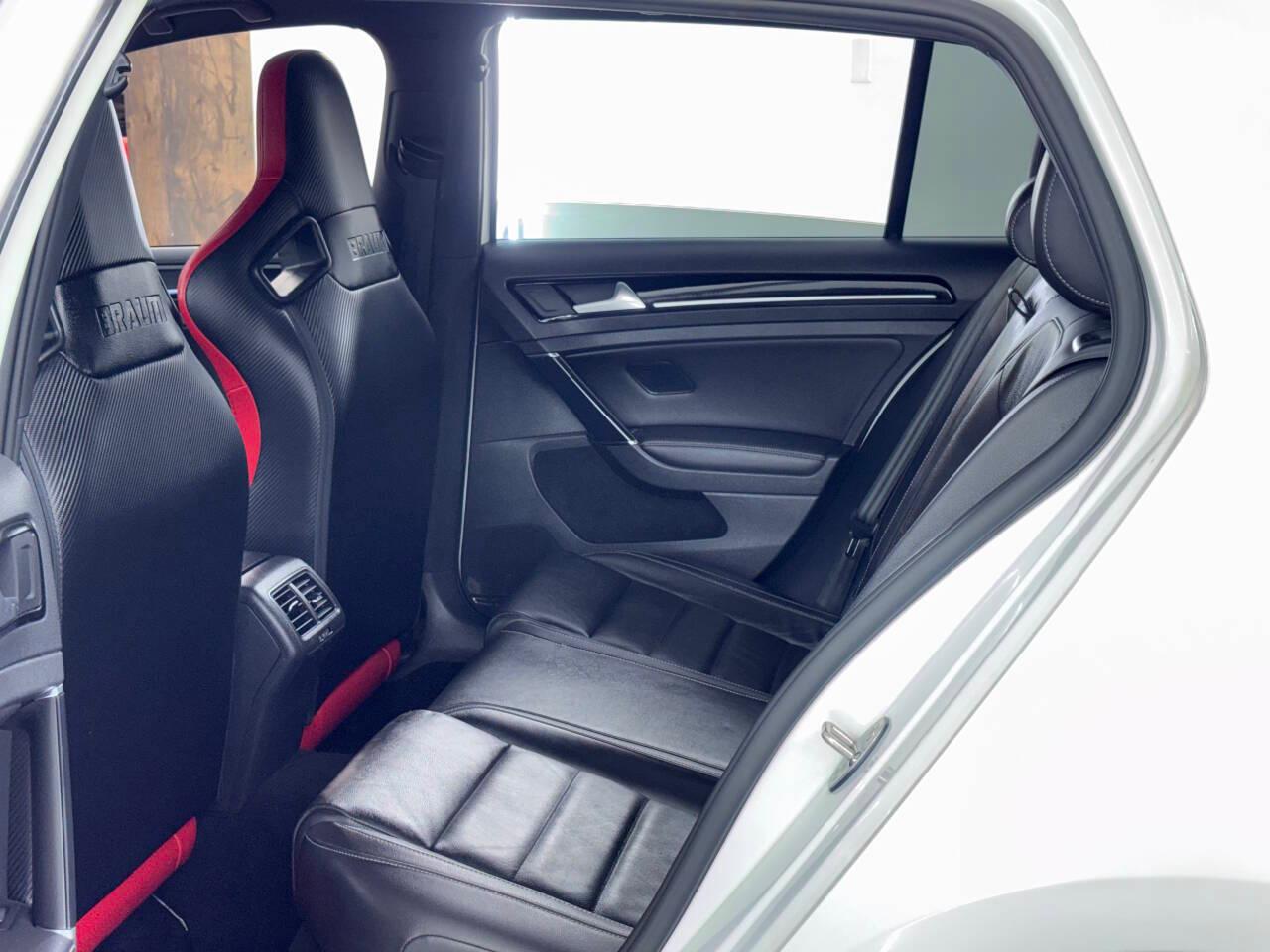 Volkswagen Golf R Base 2016