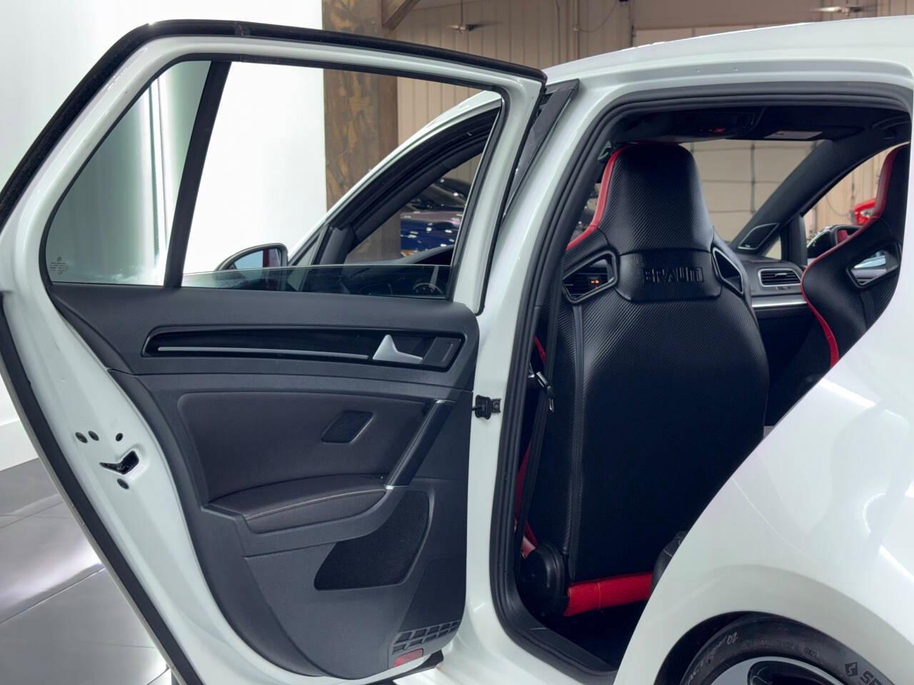 Volkswagen Golf R Base 2016