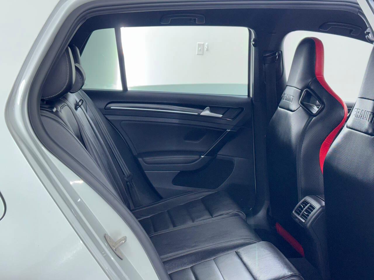 Volkswagen Golf R Base 2016