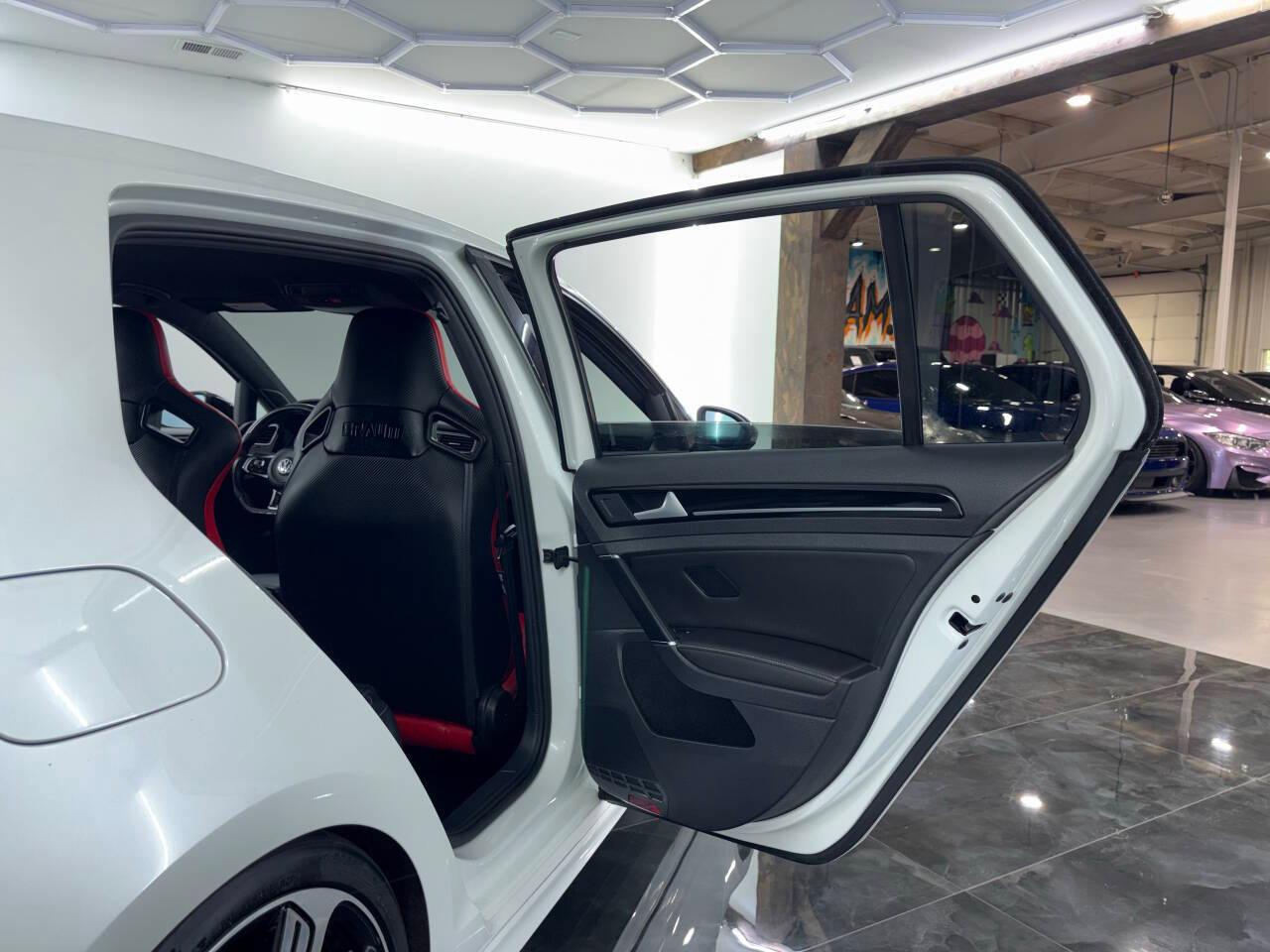 Volkswagen Golf R Base 2016