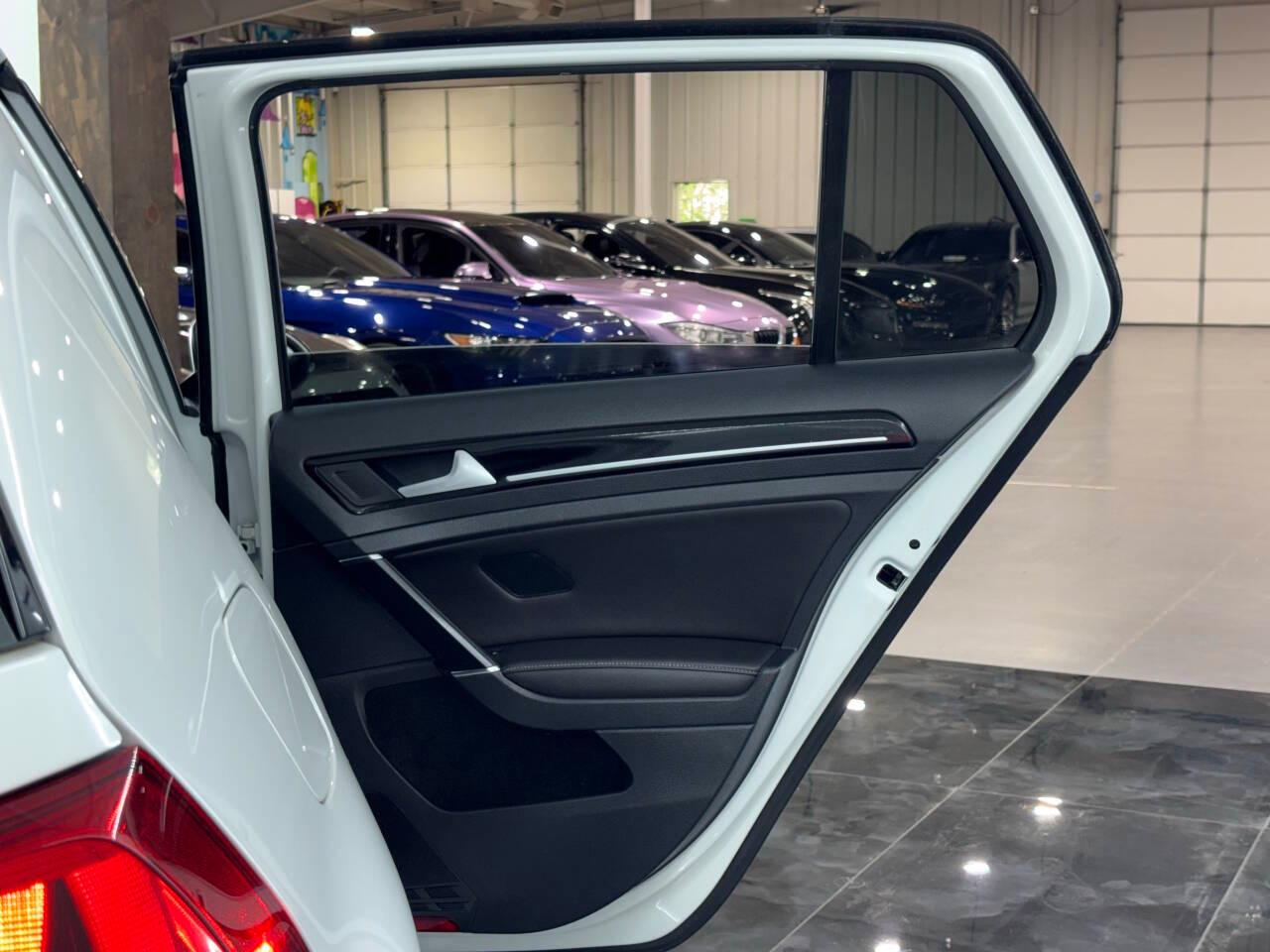 Volkswagen Golf R Base 2016