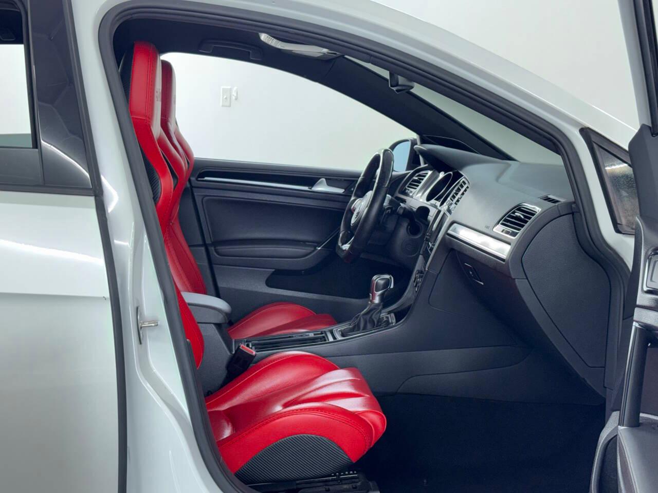 Volkswagen Golf R Base 2016