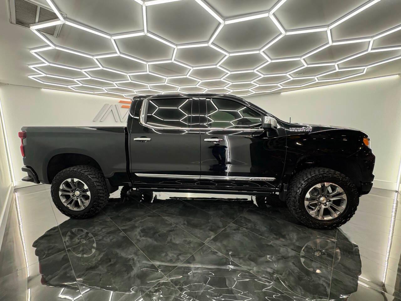Chevrolet Silverado 1500 High Country Crew Cab 4WD 2025
