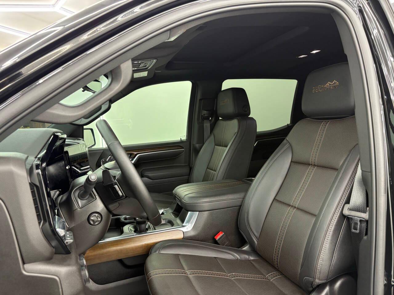 Chevrolet Silverado 1500 High Country Crew Cab 4WD 2025