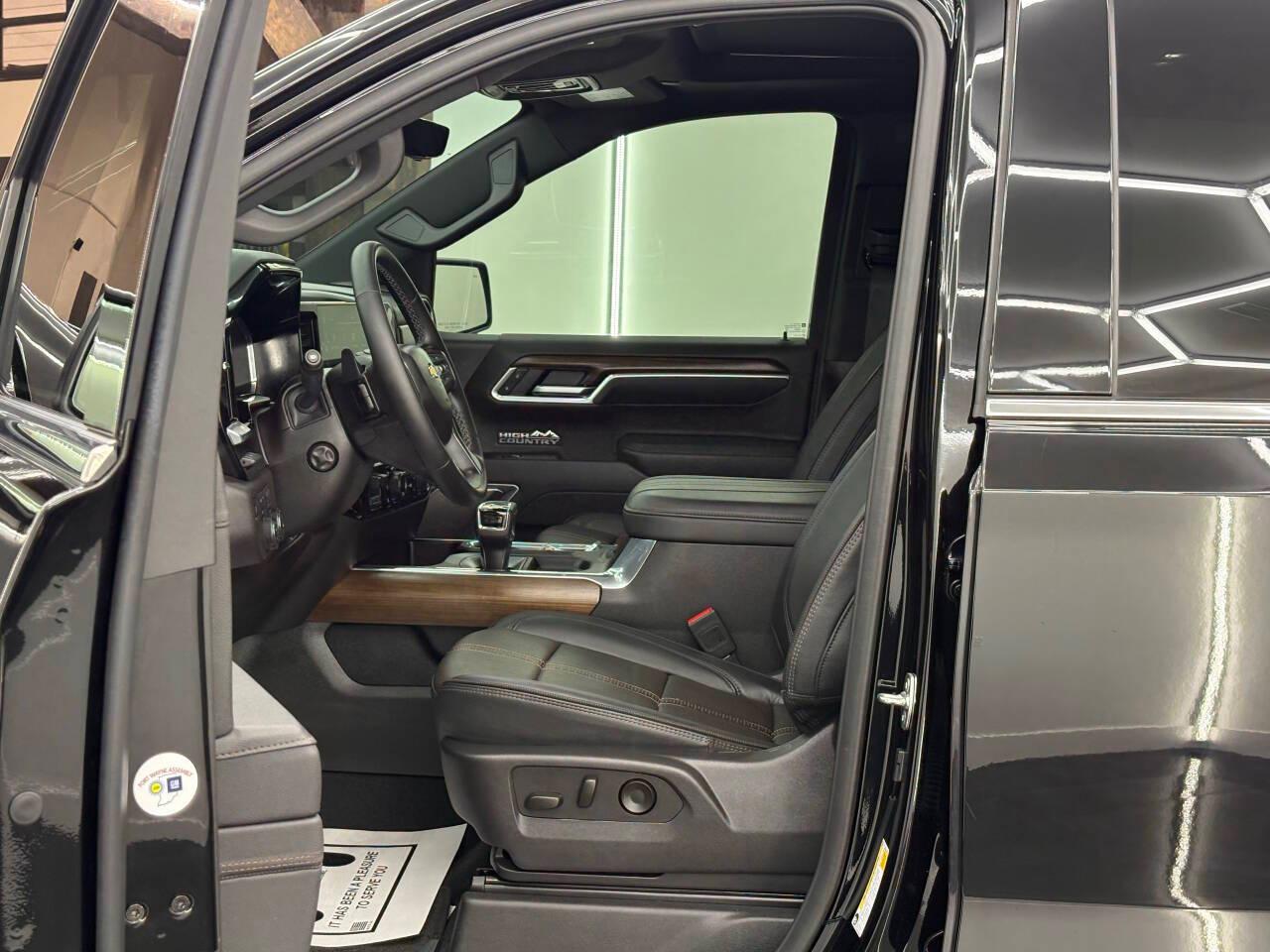 Chevrolet Silverado 1500 High Country Crew Cab 4WD 2025