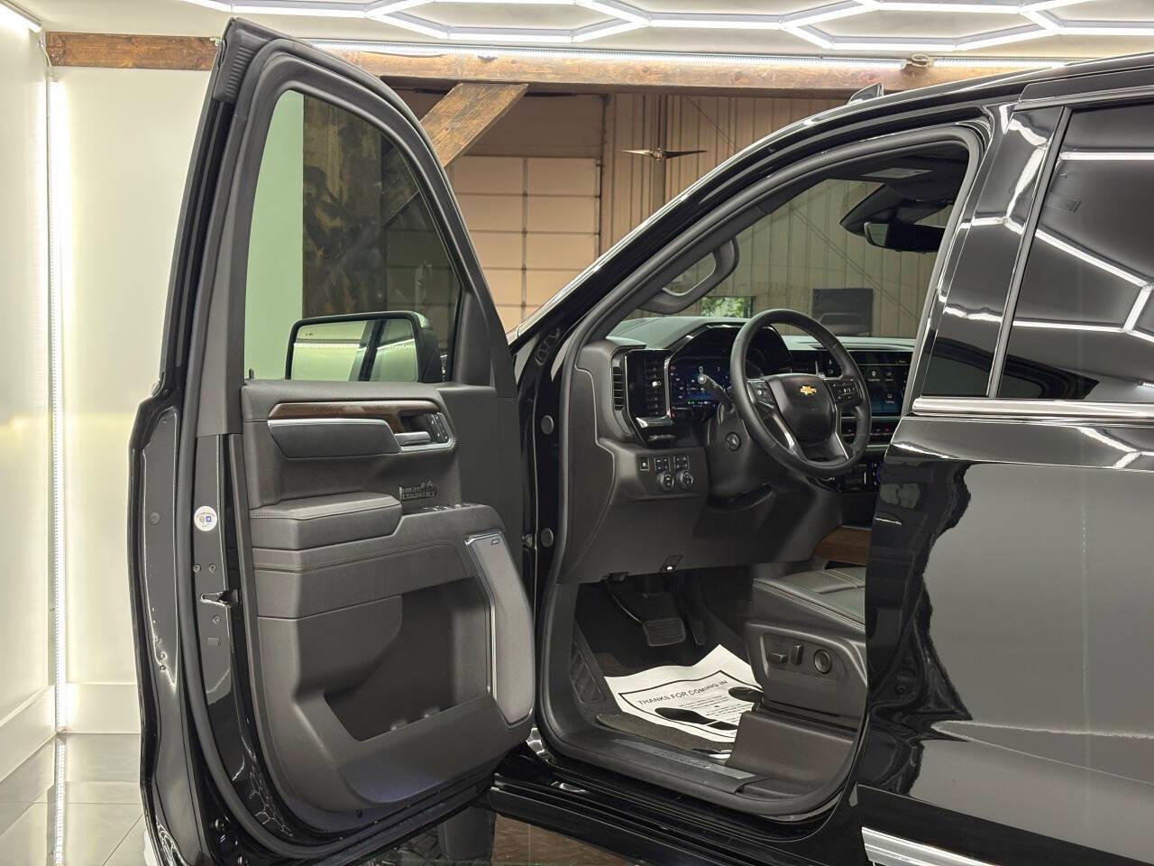 Chevrolet Silverado 1500 High Country Crew Cab 4WD 2025