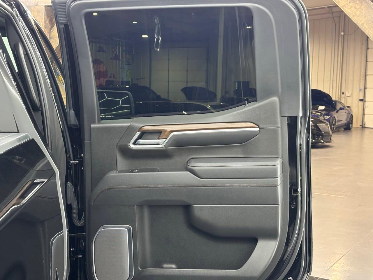 Chevrolet Silverado 1500 High Country Crew Cab 4WD 2025