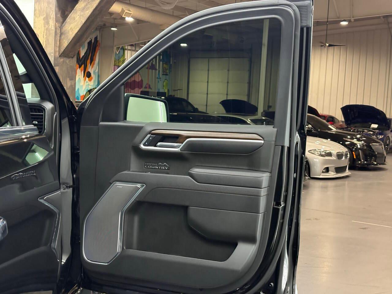 Chevrolet Silverado 1500 High Country Crew Cab 4WD 2025