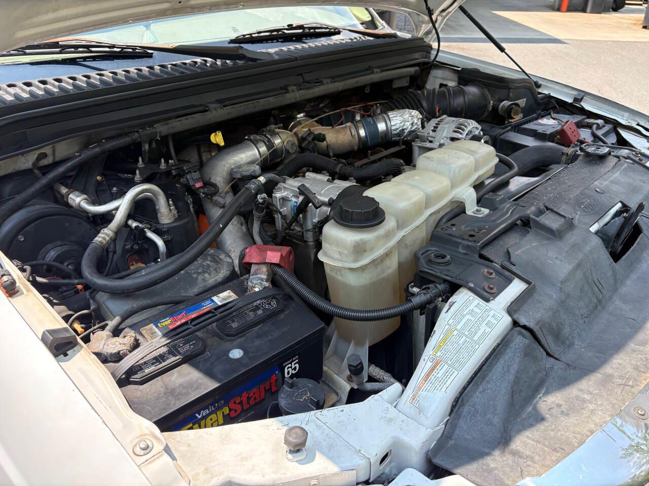 Ford F-350 SD XL Crew Cab Short Bed 4WD DRW 2001
