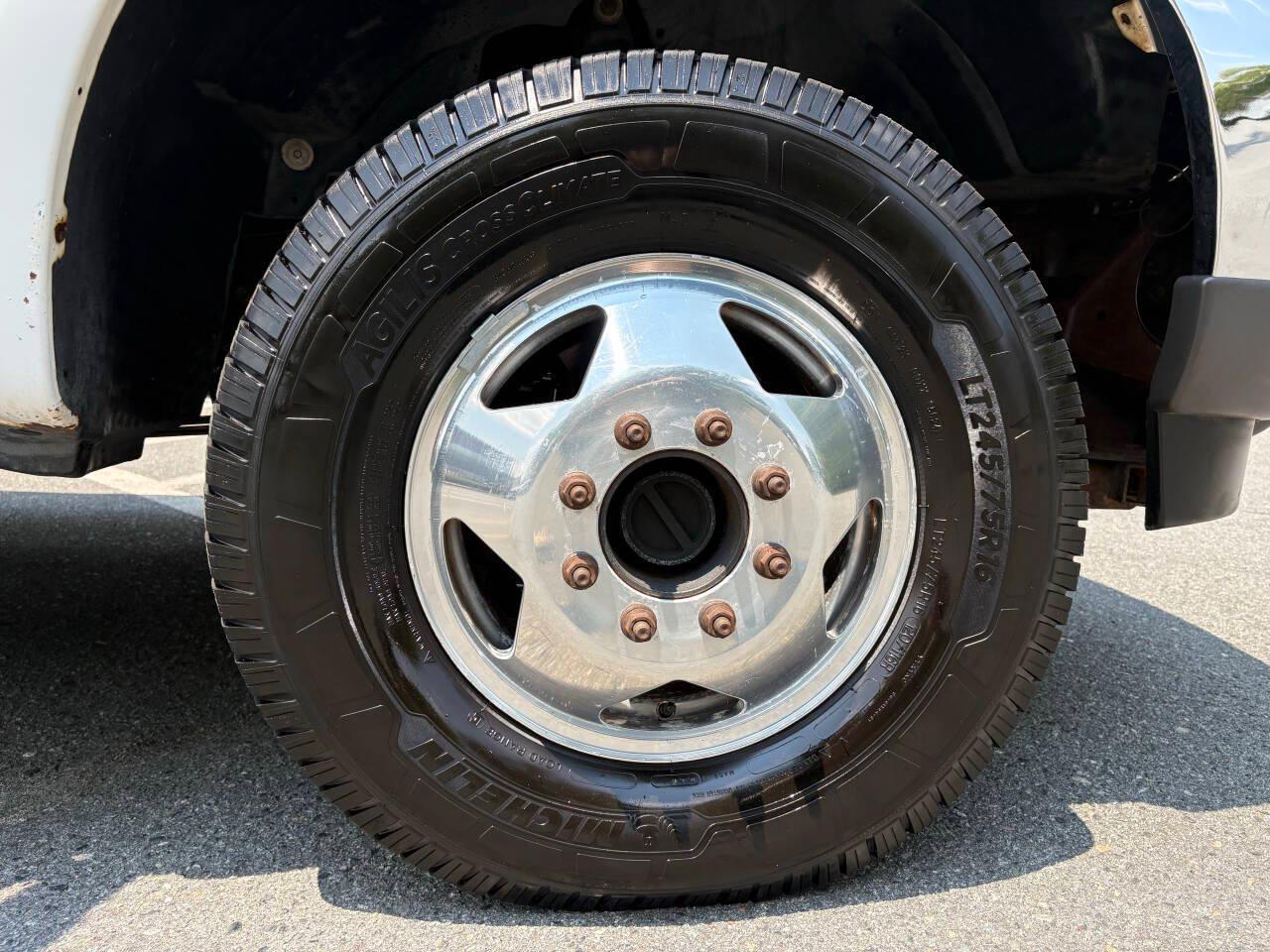 Ford F-350 SD XL Crew Cab Short Bed 4WD DRW 2001