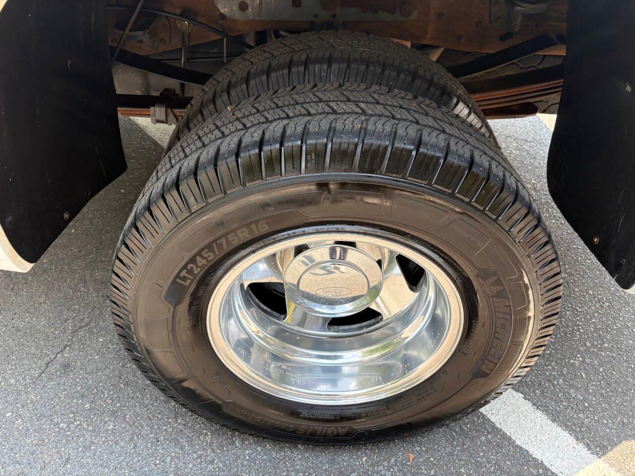 Ford F-350 SD XL Crew Cab Short Bed 4WD DRW 2001