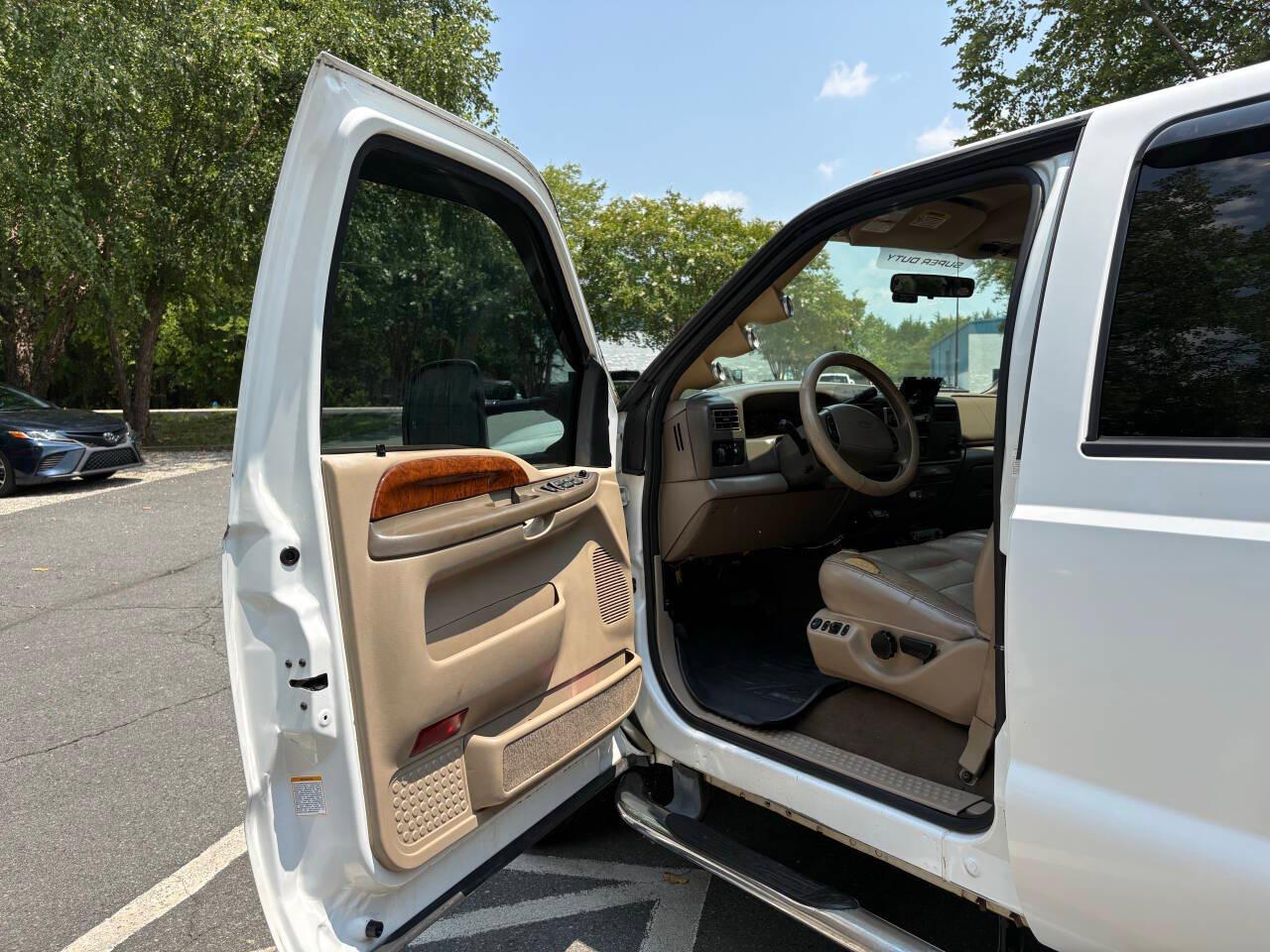 Ford F-350 SD XL Crew Cab Short Bed 4WD DRW 2001