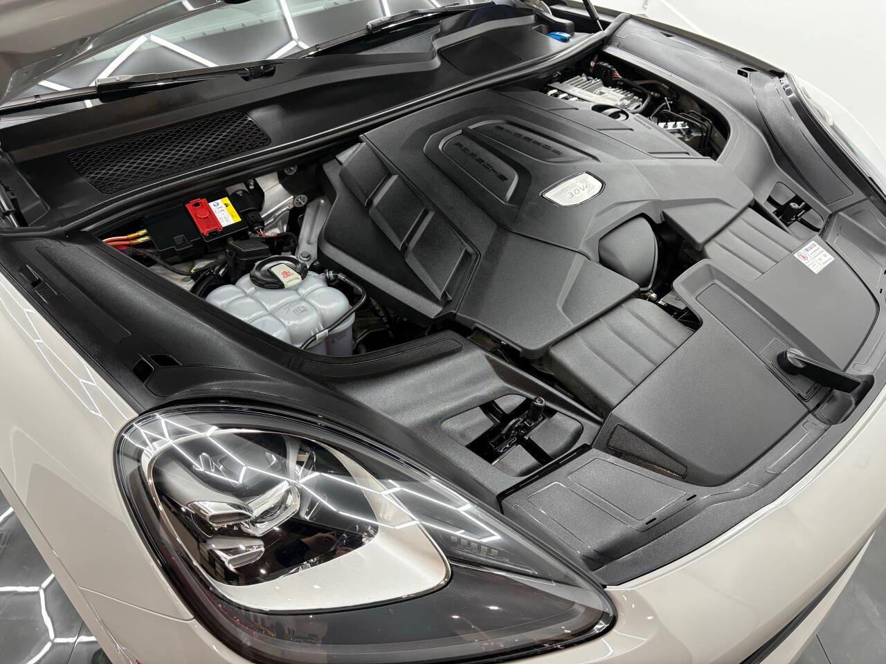 Porsche Cayenne Base 2020