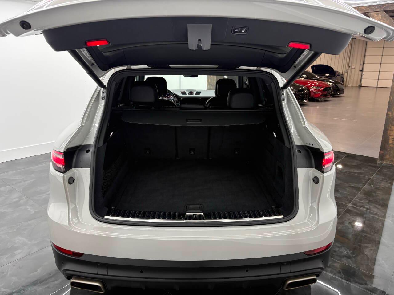 Porsche Cayenne Base 2020