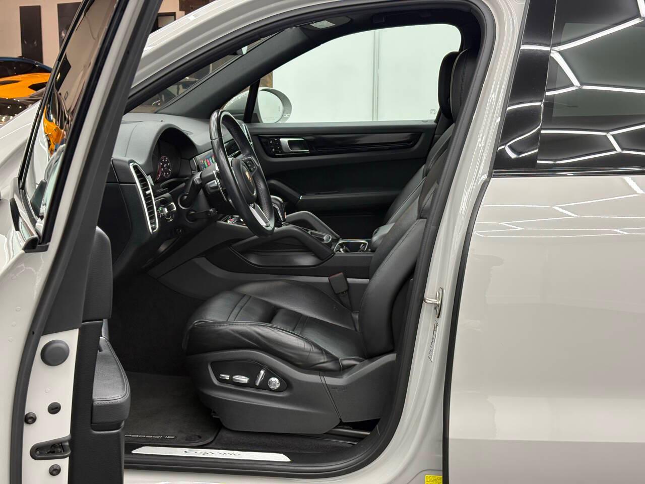 Porsche Cayenne Base 2020
