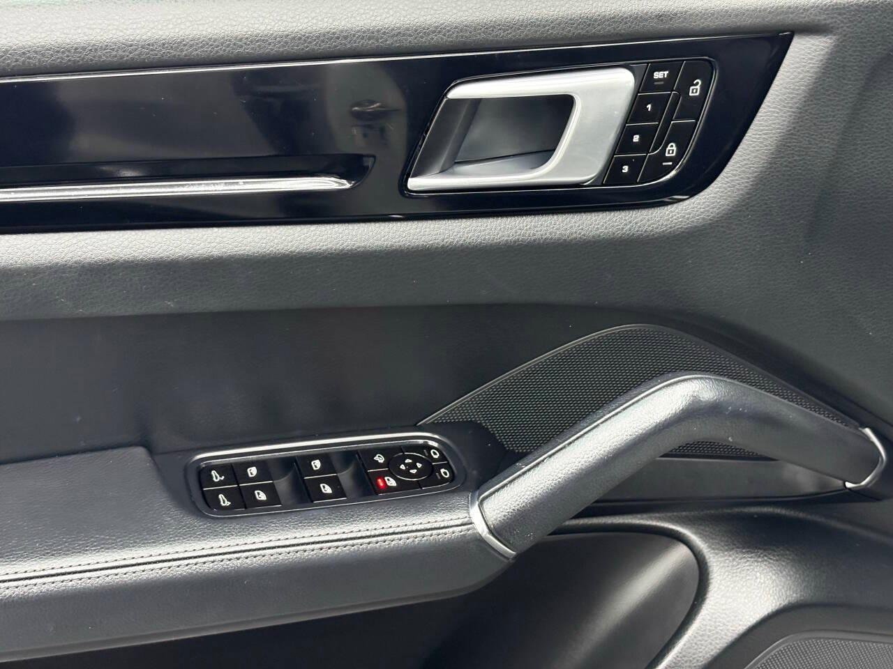 Porsche Cayenne Base 2020