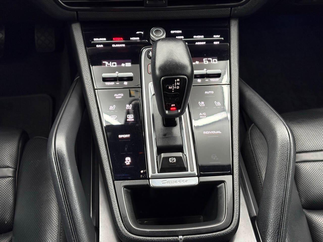 Porsche Cayenne Base 2020