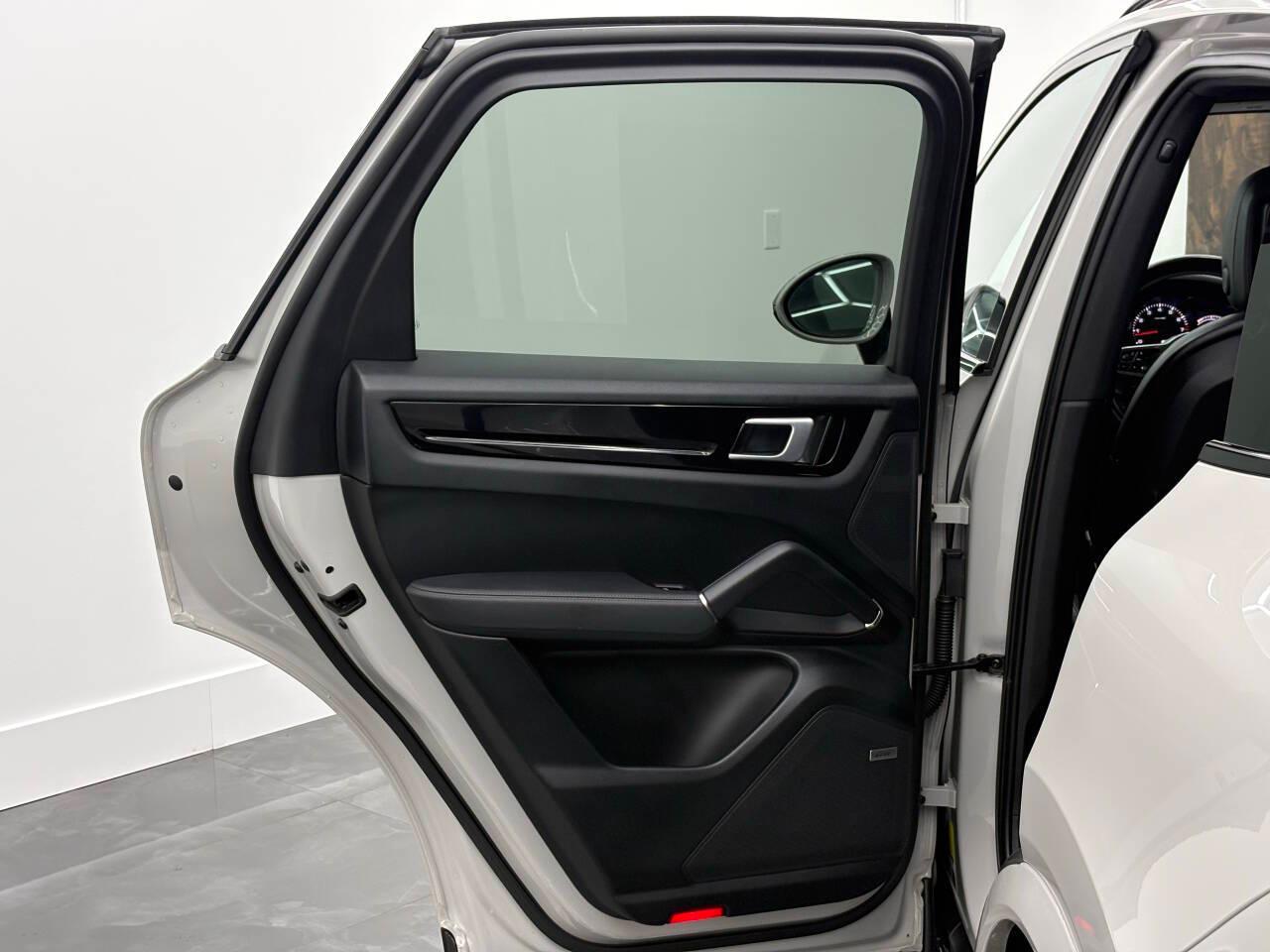 Porsche Cayenne Base 2020