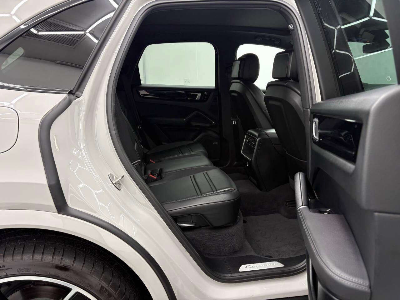 Porsche Cayenne Base 2020
