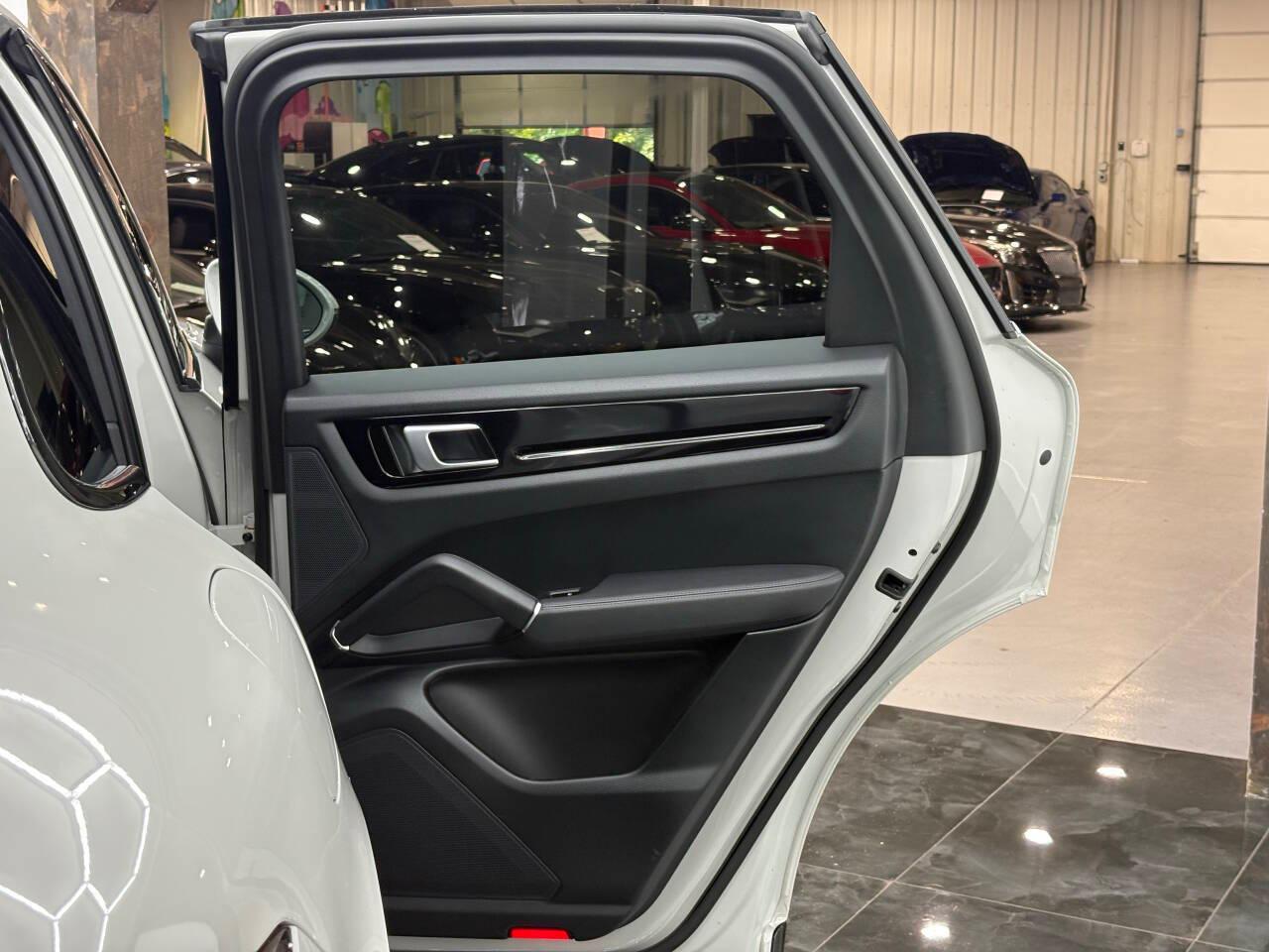 Porsche Cayenne Base 2020