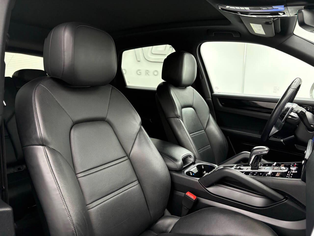 Porsche Cayenne Base 2020