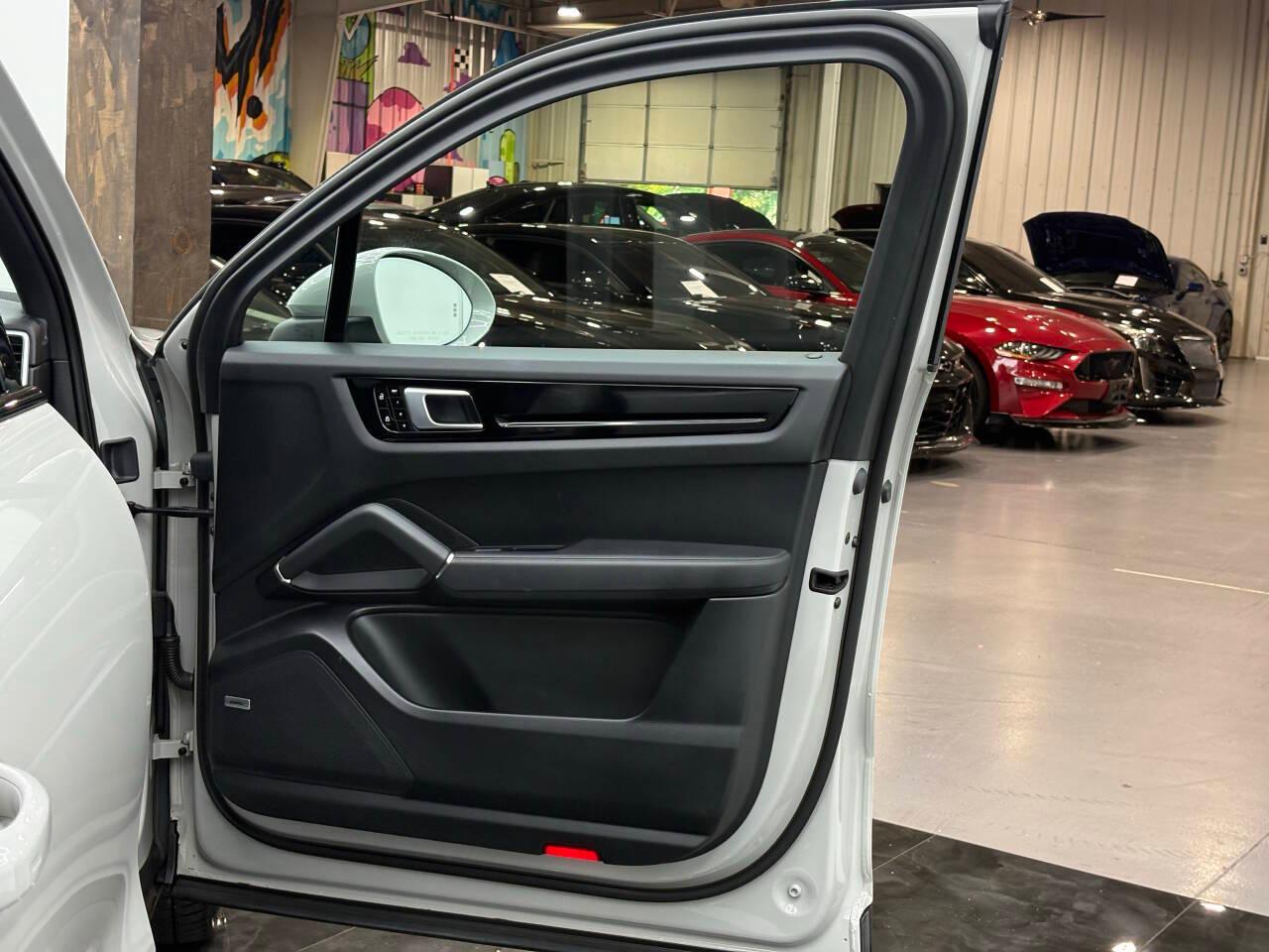 Porsche Cayenne Base 2020